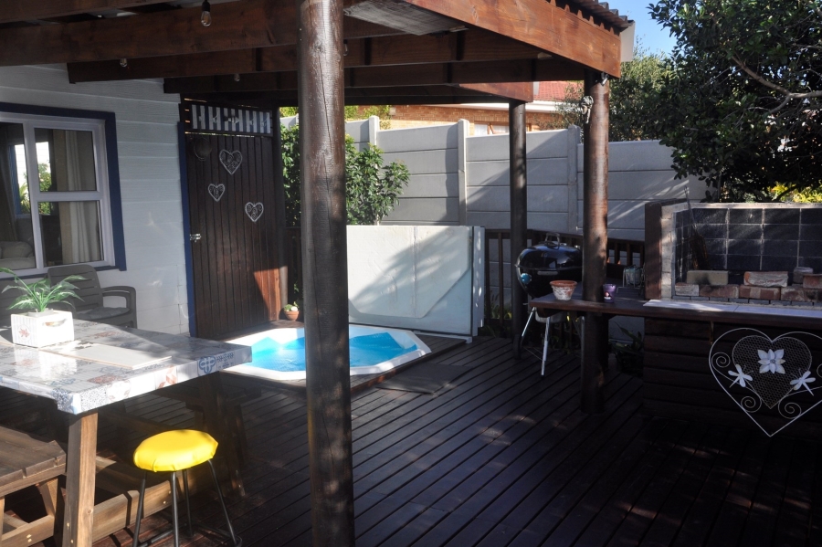 5 Bedroom Property for Sale in Fraaiuitsig Western Cape
